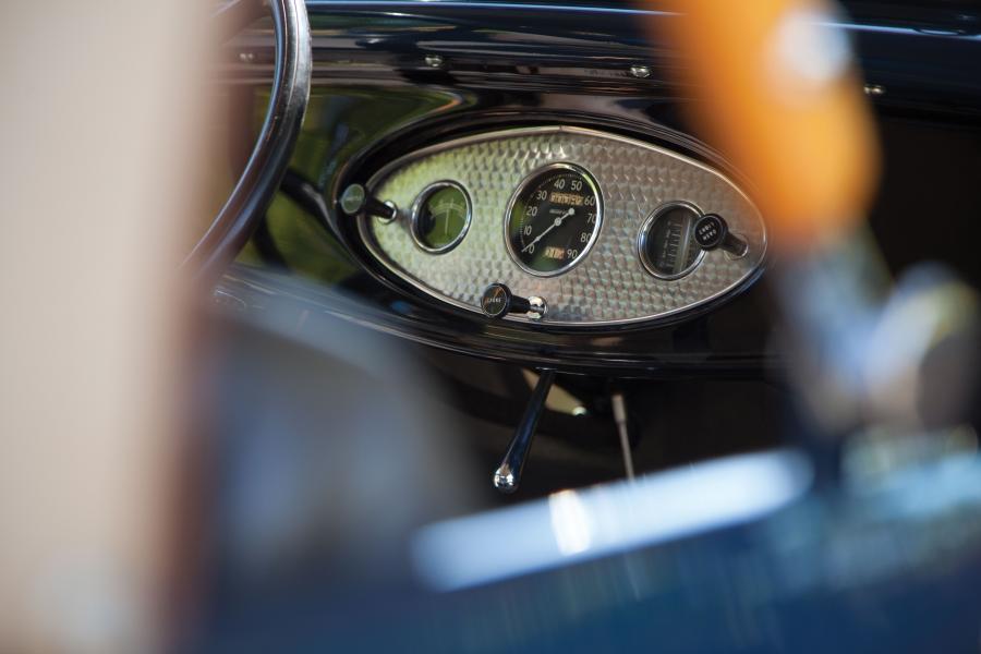  Ford Model 18 DeLuxe Roadster 1932 года  (фото 5 из 13)